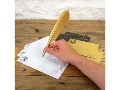 harry-potter-lettera-writing-set-feather-pen-blue-sky-studios (1)