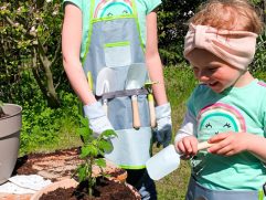 11882_legler_small_foot_Guerteltasche_mit_Gartenwerkzeug_Bloggerbild_1